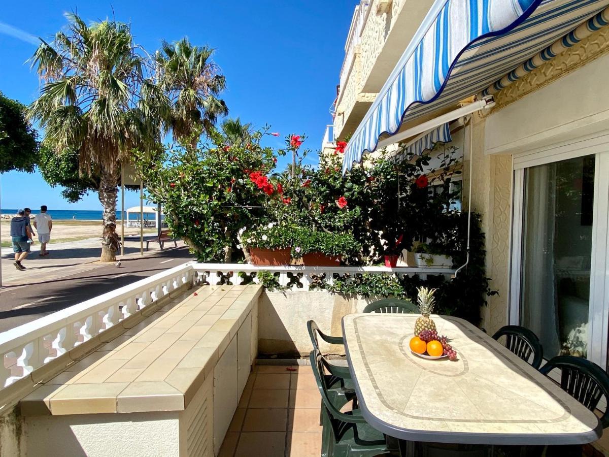 House In Front Of The Beach With Sea View Cambrils Luaran gambar